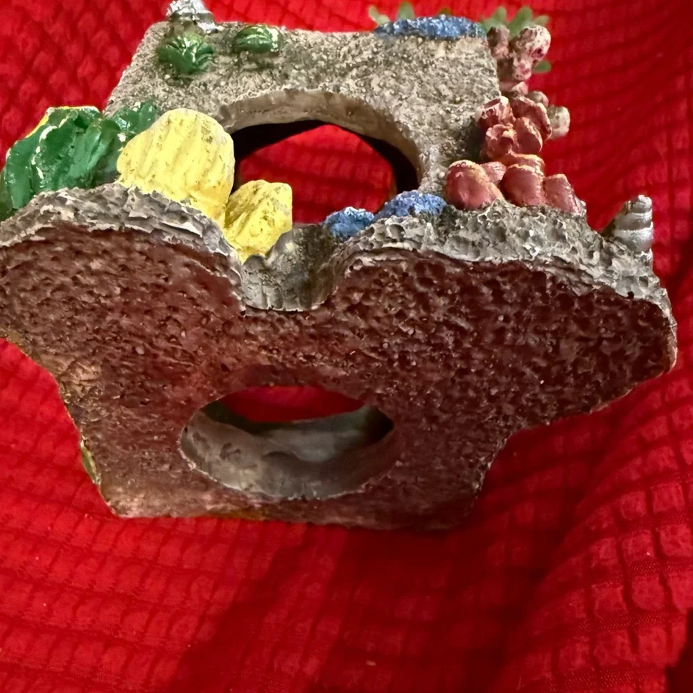Aquarium decor mimic a rock formation with fakeplants and coral 3 inches wide